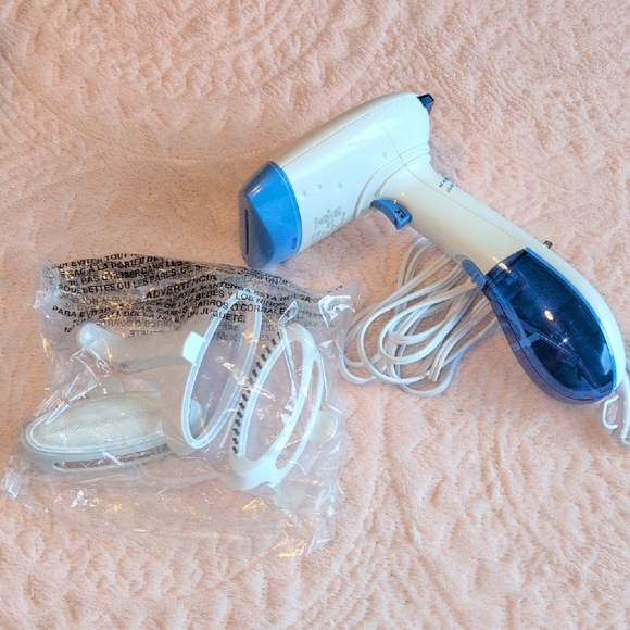 Conair Extreme Steam Handheld Steamer w/Dual Heat Technology. 5xFaster/30%Hotter - Picture 2 of 12